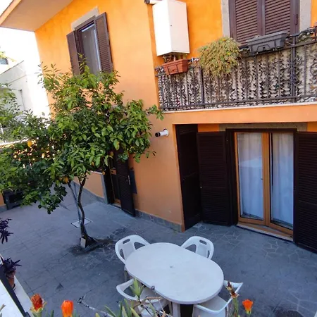 Domus Laurenza Guest house Acilia